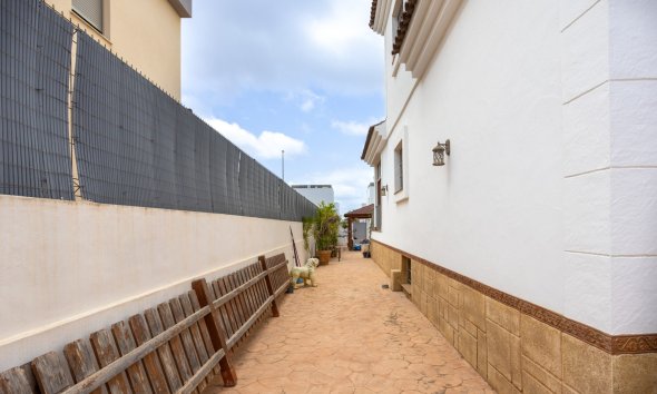Resale - Villa - Los Montesinos - La Herrada
