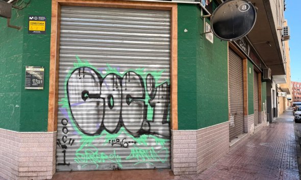 Resale - Commercial premises / Commercial unit / Retail space - Torrevieja - Playa del cura