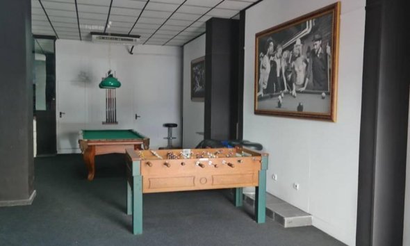 Resale - Commercial premises / Commercial unit / Retail space - Torrevieja - Playa del cura