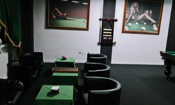 Resale - Commercial premises / Commercial unit / Retail space - Torrevieja - Playa del cura