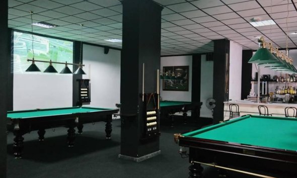 Resale - Commercial premises / Commercial unit / Retail space - Torrevieja - Playa del cura