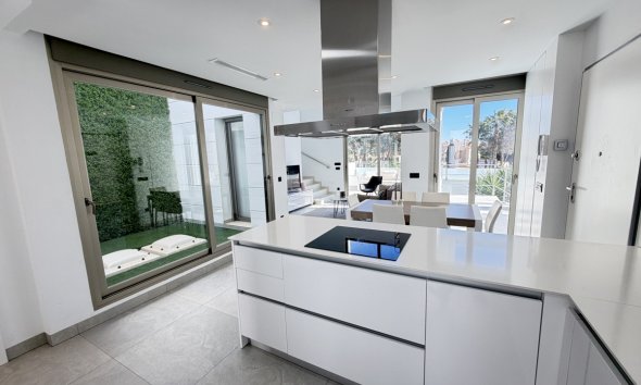 Resale - Villa - Orihuela Costa - Villamartin