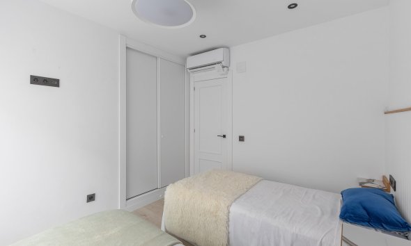 Reventa - Apartamento - Los Montesinos