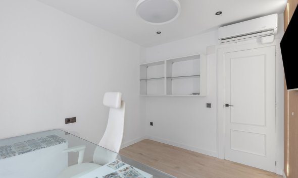 Reventa - Apartamento - Los Montesinos