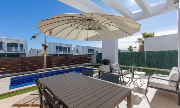 Resale - Villa - Orihuela Costa - Vistabella Golf