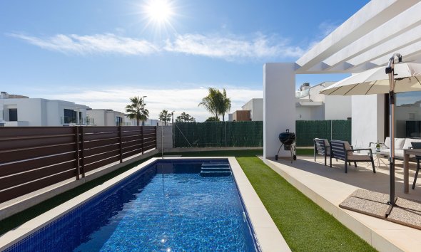 Resale - Villa - Orihuela Costa - Vistabella Golf