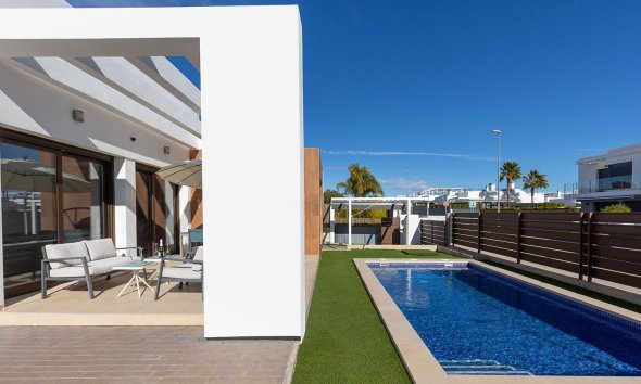 Resale - Villa - Orihuela Costa - Vistabella Golf