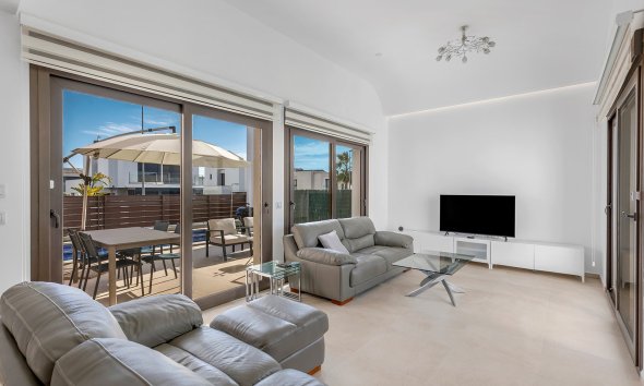 Resale - Villa - Orihuela Costa - Vistabella Golf