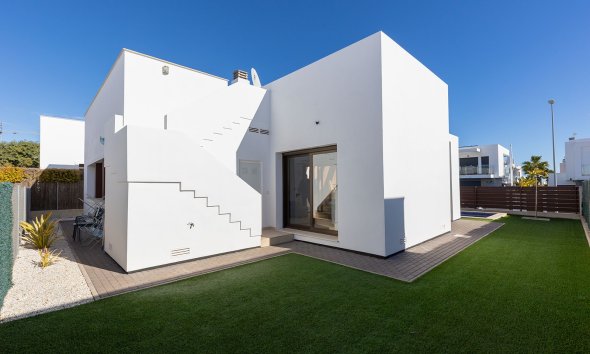 Resale - Villa - Orihuela Costa - Vistabella Golf