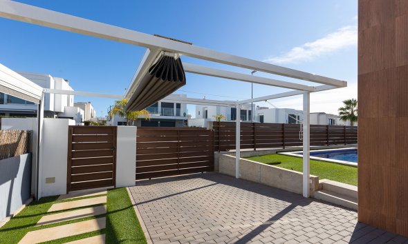 Resale - Villa - Orihuela Costa - Vistabella Golf