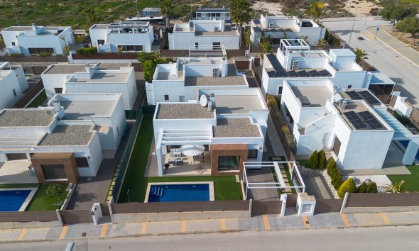 Resale - Villa - Orihuela Costa - Vistabella Golf