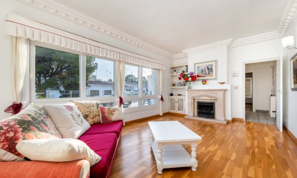 Resale - Villa - Orihuela Costa - Dehesa De Campoamor