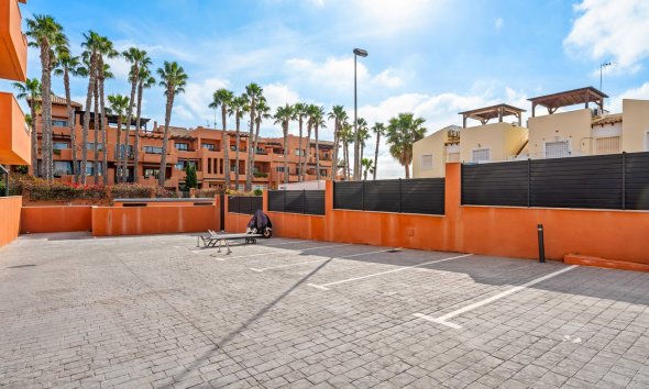 Resale - Apartment - Orihuela Costa - Villamartín