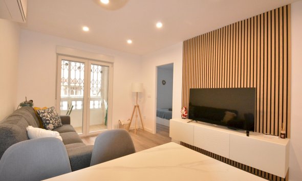 Resale - Apartment - Torrevieja - Playa Acequion