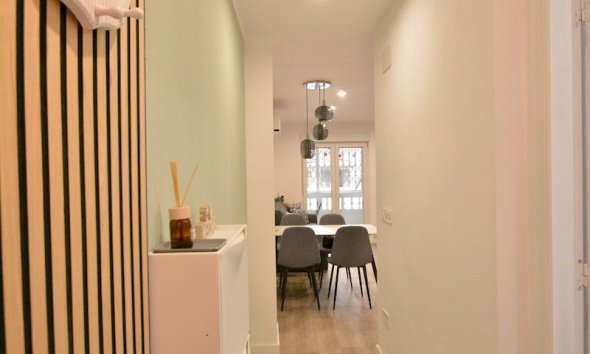 Resale - Apartment - Torrevieja - Playa Acequion