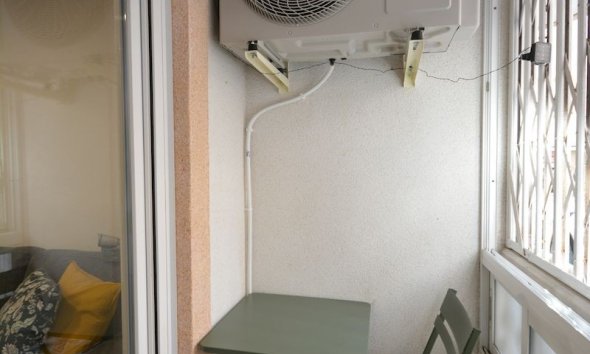 Resale - Apartment - Torrevieja - Playa Acequion