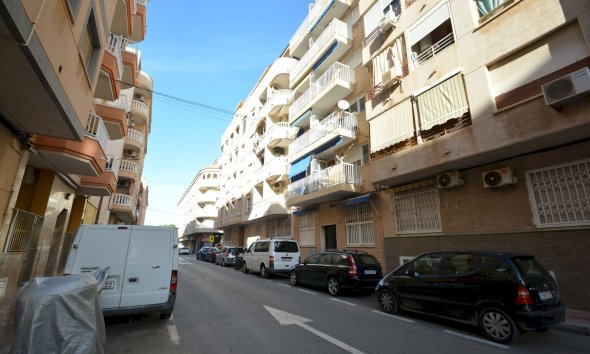 Resale - Apartment - Torrevieja - Playa Acequion