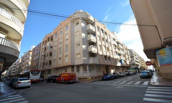 Resale - Apartment - Torrevieja - Playa Acequion