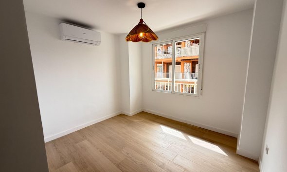 Resale - Apartment - Torrevieja - Playa de los Naufragos