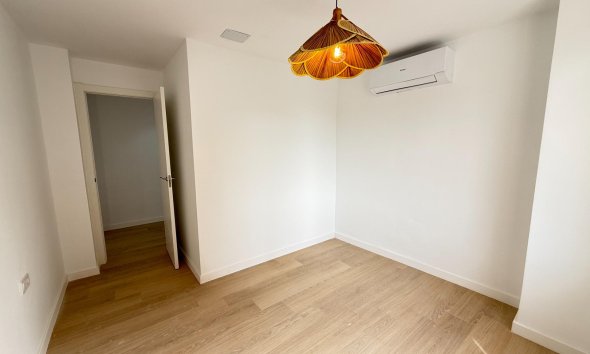 Resale - Apartment - Torrevieja - Playa de los Naufragos