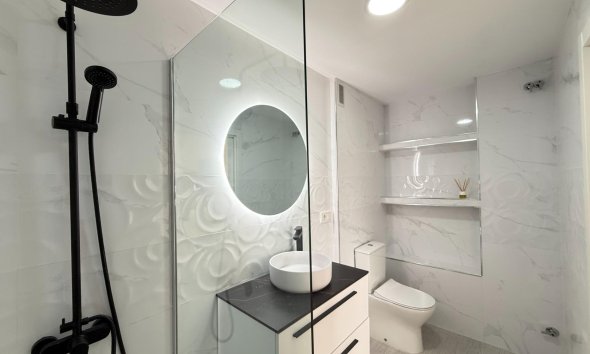 Resale - Apartment - Torrevieja - Playa de los Naufragos