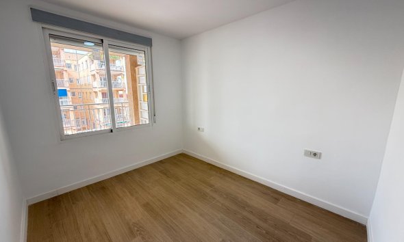 Resale - Apartment - Torrevieja - Playa de los Naufragos