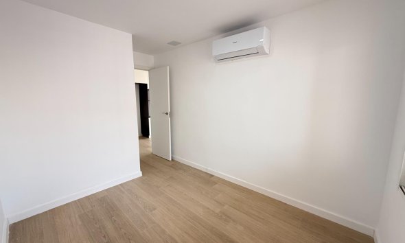 Resale - Apartment - Torrevieja - Playa de los Naufragos