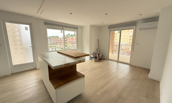 Resale - Apartment - Torrevieja - Playa de los Naufragos