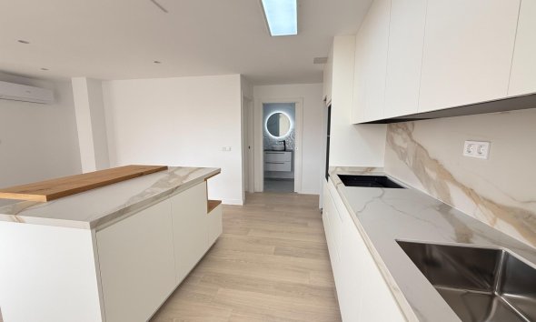 Resale - Apartment - Torrevieja - Playa de los Naufragos