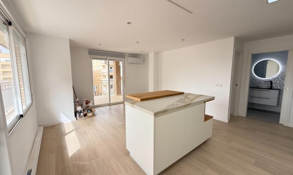 Resale - Apartment - Torrevieja - Playa de los Naufragos