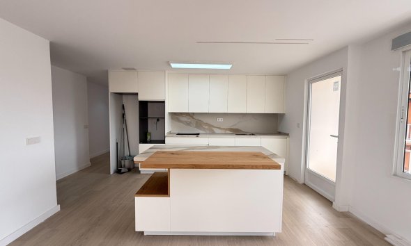 Resale - Apartment - Torrevieja - Playa de los Naufragos