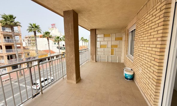 Resale - Apartment - Torrevieja - Playa de los Naufragos