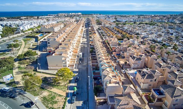 Resale - Terraced house / Townhouse - Punta Prima