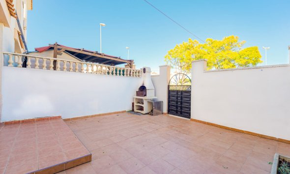 Resale - Terraced house / Townhouse - Punta Prima