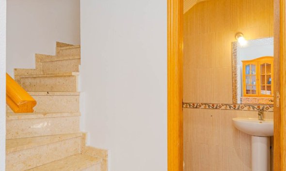 Resale - Terraced house / Townhouse - Punta Prima