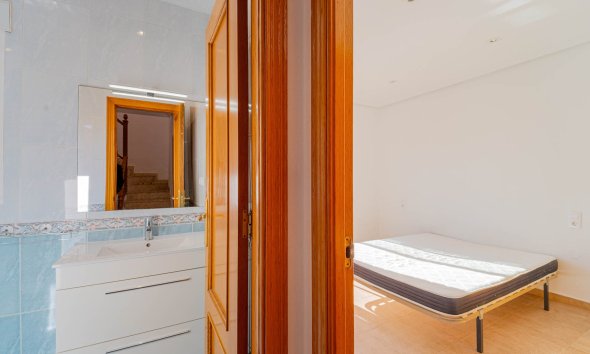 Resale - Terraced house / Townhouse - Punta Prima