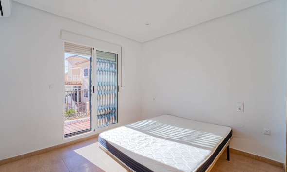 Resale - Terraced house / Townhouse - Punta Prima