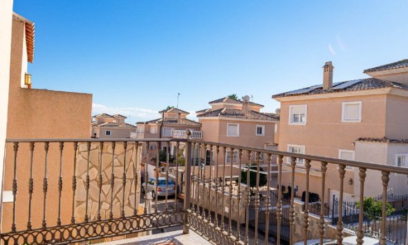 Resale - Terraced house / Townhouse - Punta Prima