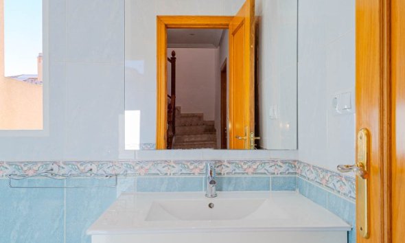 Resale - Terraced house / Townhouse - Punta Prima