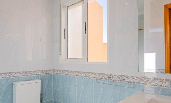 Resale - Terraced house / Townhouse - Punta Prima