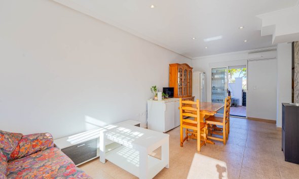 Resale - Terraced house / Townhouse - Punta Prima