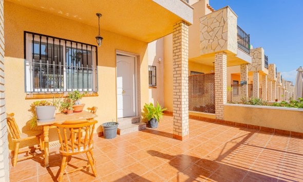 Resale - Terraced house / Townhouse - Punta Prima
