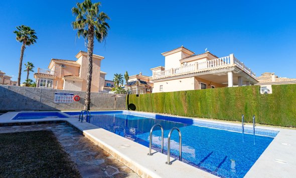 Resale - Terraced house / Townhouse - Punta Prima