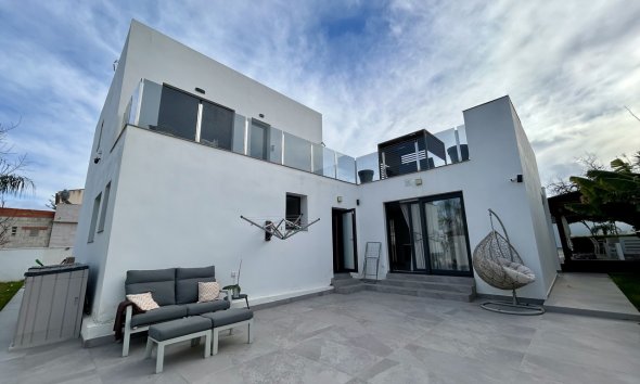 Resale - Villa - Torrevieja - Los Balcones