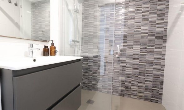 Resale - Bungalow - Pilar de la Horadada - Zona Pueblo