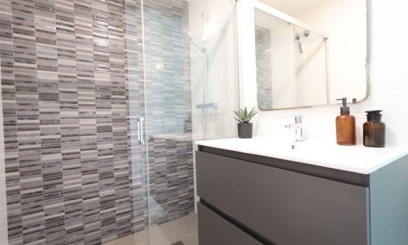 Resale - Bungalow - Pilar de la Horadada - Zona Pueblo