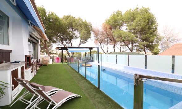 Resale - Villa - Orihuela Costa - Montezenia