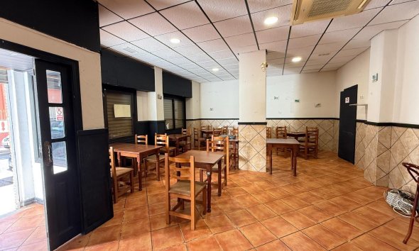 Resale - Commercial premises / Commercial unit / Retail space - Torrevieja - Estacion de autobuses