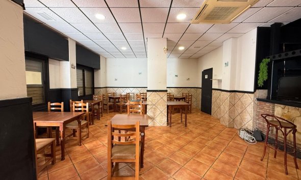 Resale - Commercial premises / Commercial unit / Retail space - Torrevieja - Estacion de autobuses