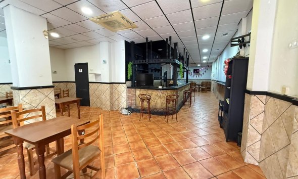 Resale - Commercial premises / Commercial unit / Retail space - Torrevieja - Estacion de autobuses